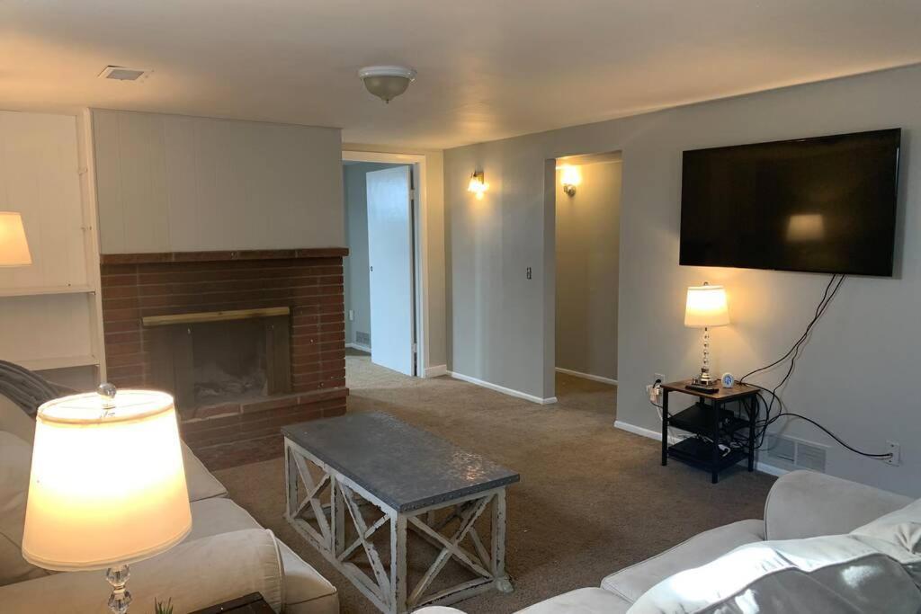 3 King Beds + Bunk Beds On Broadway Villa Littleton Bagian luar foto